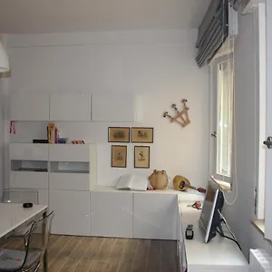 a-casa-e-pepe-lovely-flat-in-the-heart-of-naples.hotels-amalfi.com/