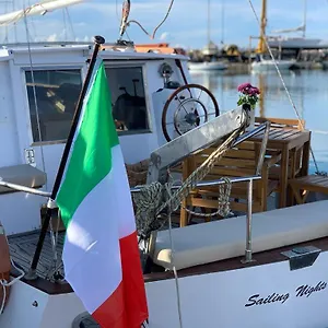 Sailing Nights Boat&breakfast Botel